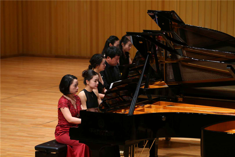 必赢官网钢琴师生参演珠江凯撒堡之夜”中国钢琴作品大型音乐会